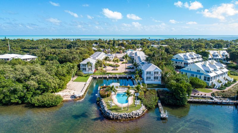 Islander resort - Image 4
